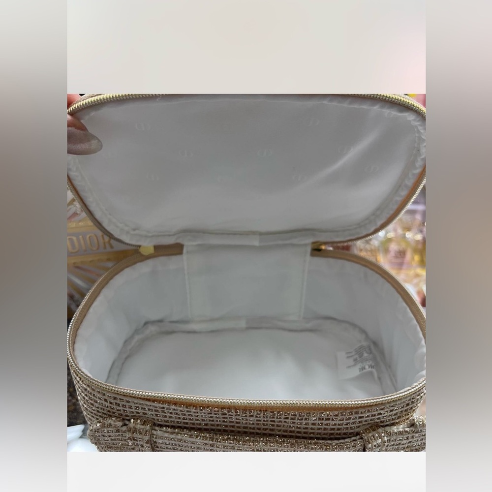 New Dior Beige Woven Cosmetic Pouch with Gold Logo - Picture 4 of 14